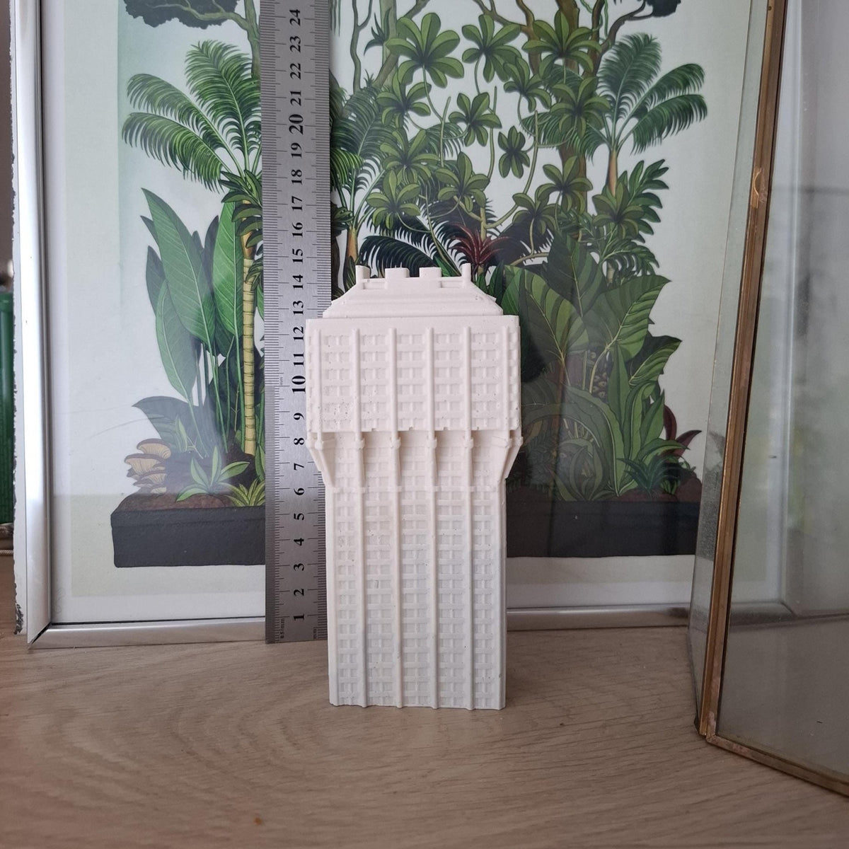 Torre Velasca — Scultura in Jesmonite, 15 cm | Pezzo unico fatto a mano | Milano Italia - Beton Brutale - Monumenti, sculture e soprammobili stampati in 3D