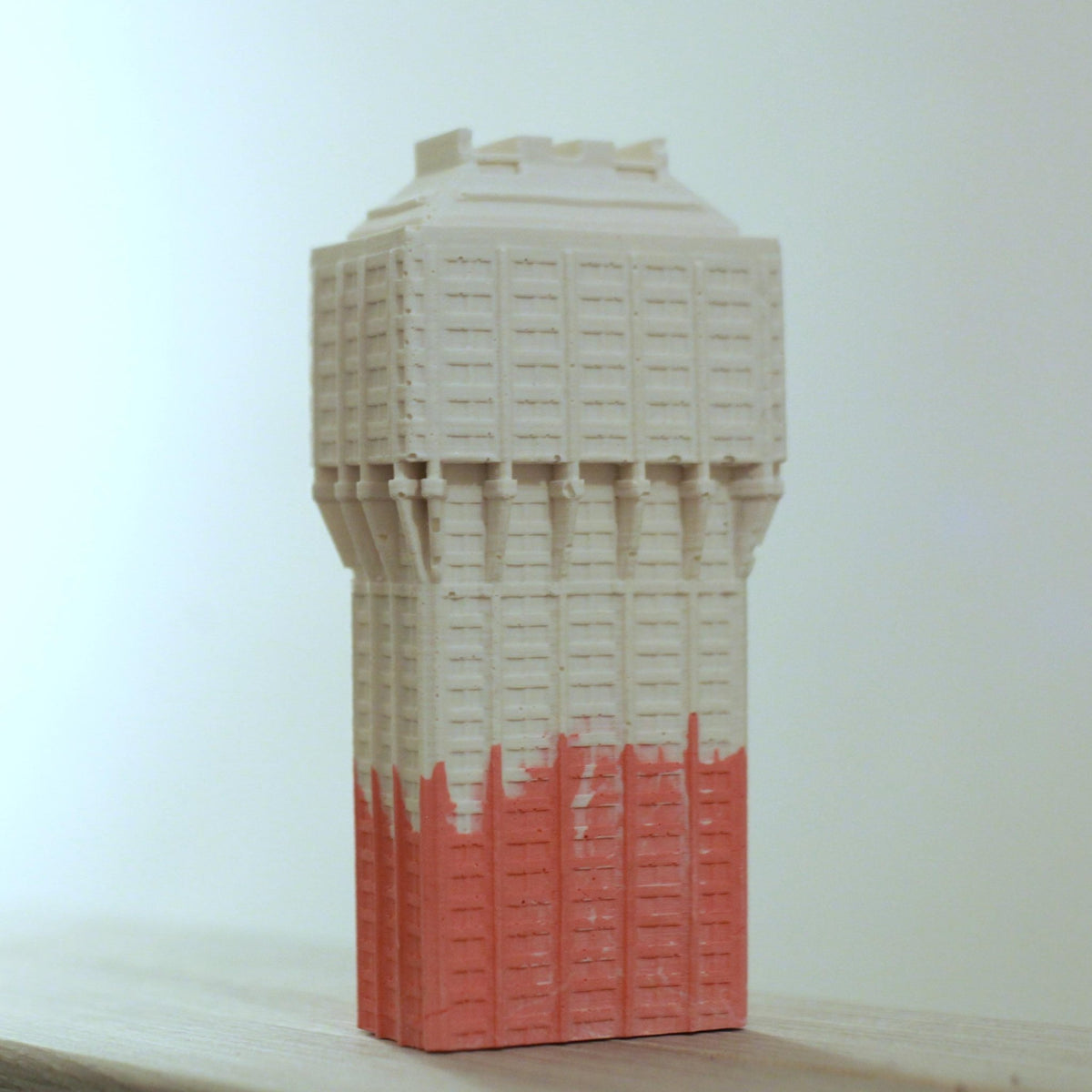 Torre Velasca — Scultura in Jesmonite, 15 cm | Pezzo unico fatto a mano | Milano Italia - Beton Brutale - Monumenti, sculture e soprammobili stampati in 3D